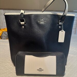 Coach purse with wallet